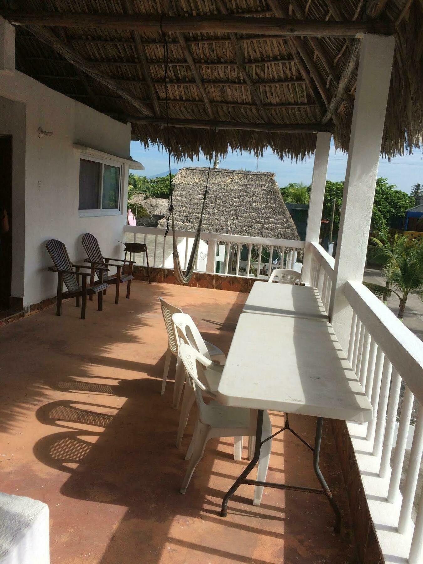 Tortugas Place Hotel Y Bungalos モンテリコ エクステリア 写真
